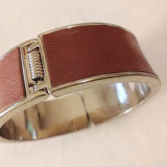 Set of 6 jewelry pieces from The Bold Type Series Bold statement necklace bown - Picture 6 of 8